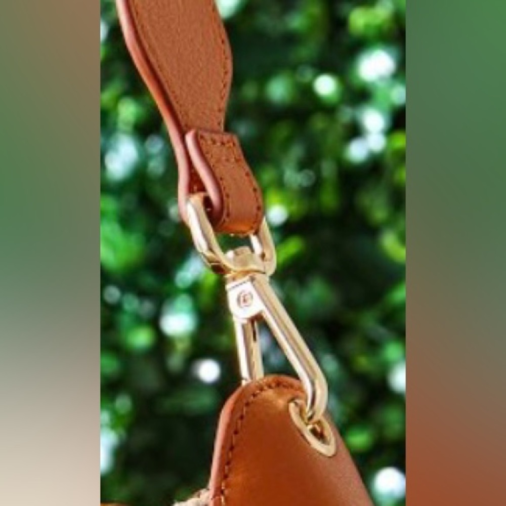 Mark & Graham faux Raffia Shoulder Bag! Tan Leather, Bamboo Latch & Gold Accent! - Picture 13 of 14